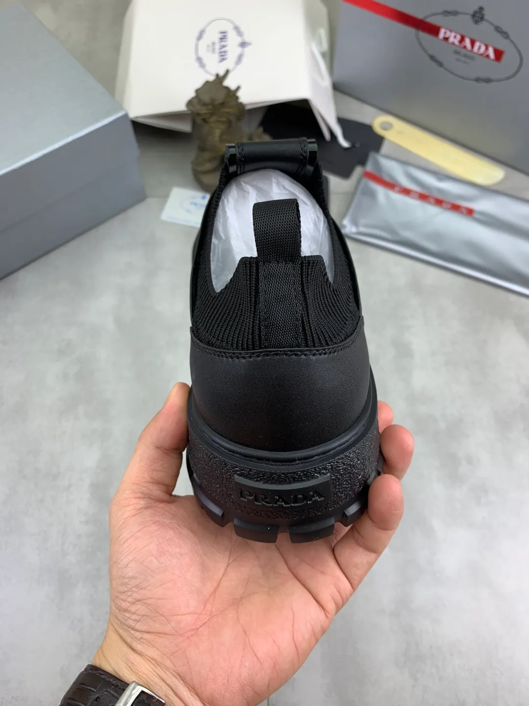 Men's shoes 💰P600💰 [New style] Flying weave series (summer must-have) is now available on the official website, 🆘 Trendy brand (Prada) mainly promotes popular models, avant-garde and versatile fashionable men's shoes, private version mold opening, cowhide surface splicing 1:1.. Fashionable and simple, original imported cowhide and cowhide leather feet; the atmosphere and personality are more fashionable, eye-catching and pursuing class. It will subvert the old idea and be a must-have for fashion trendsetters with you! Must keep it for yourself! High-end comfort and low-end, high-end quality workmanship. Size: 38-45 4️⃣colors available.